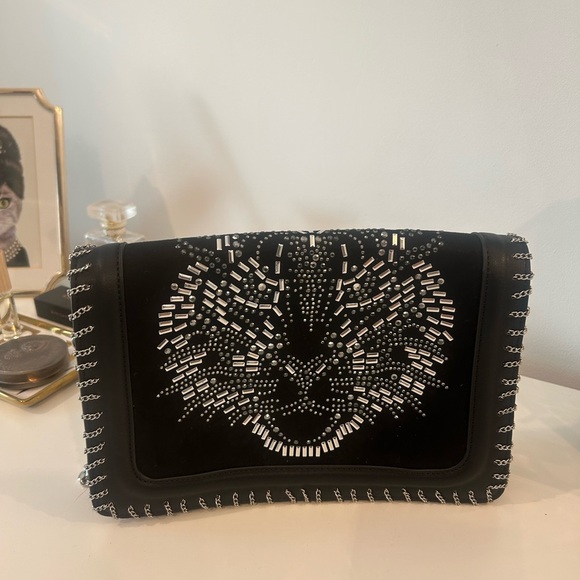 “The one with the Tiger handbag” - Picture 1 of 3